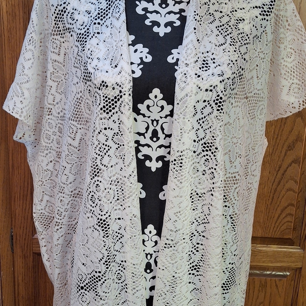 Elegant Cream Lace Wrap